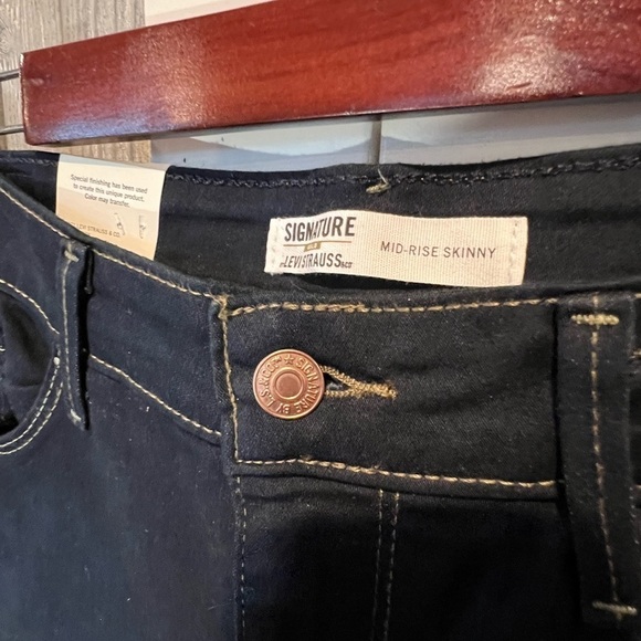 WJ2. NWT Signature by Levi Strauss Mid Rise Skinny Jeans 12L - Picture 3 of 6